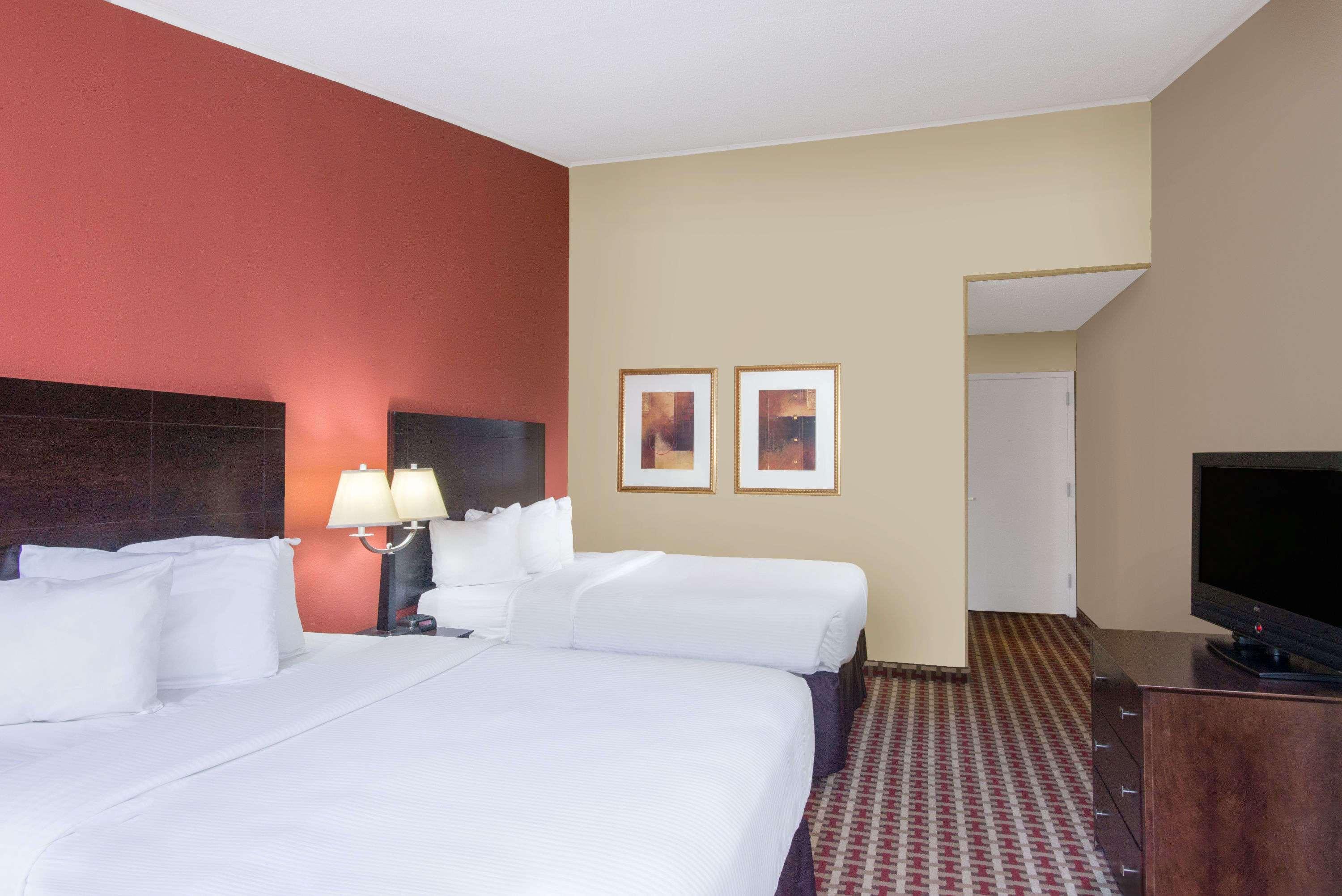 Ramada By Wyndham Allentown Bethlehem Exterior foto